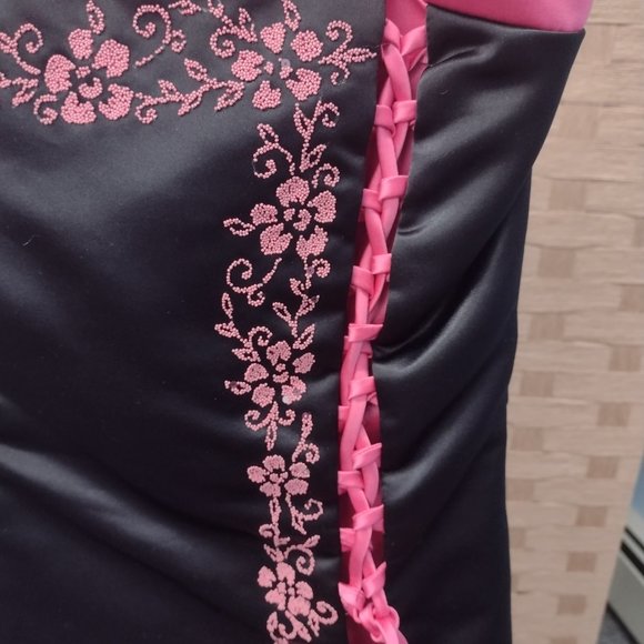 Debut, Black and Pink formal dress - Picture 3 of 4